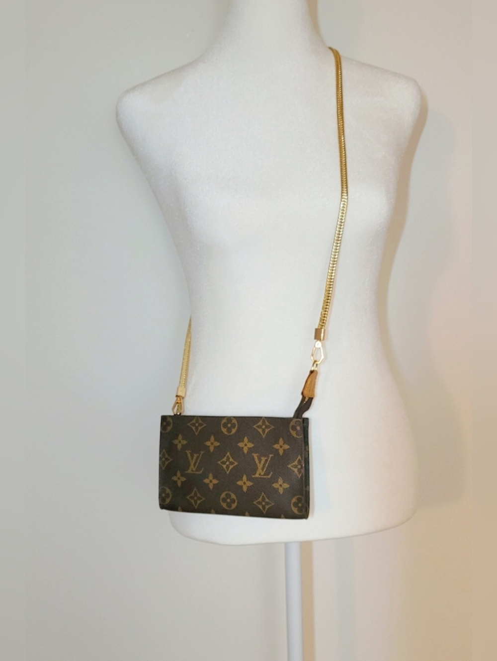 Authentic Louis Vuitton Monogram Puch - Picture 3 of 12
